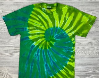 Kurzarm HANDMADE Batik T-shirt // “Verde” - verschiedene Grüntöne