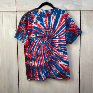 Short-Sleeve Tie-Dye Tee // USA // red, white & blue // 4th of July