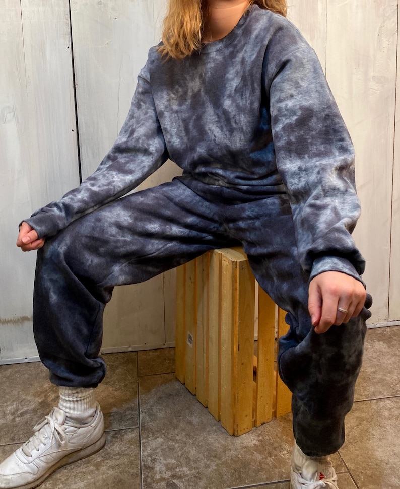 tie and dye sweatsuit