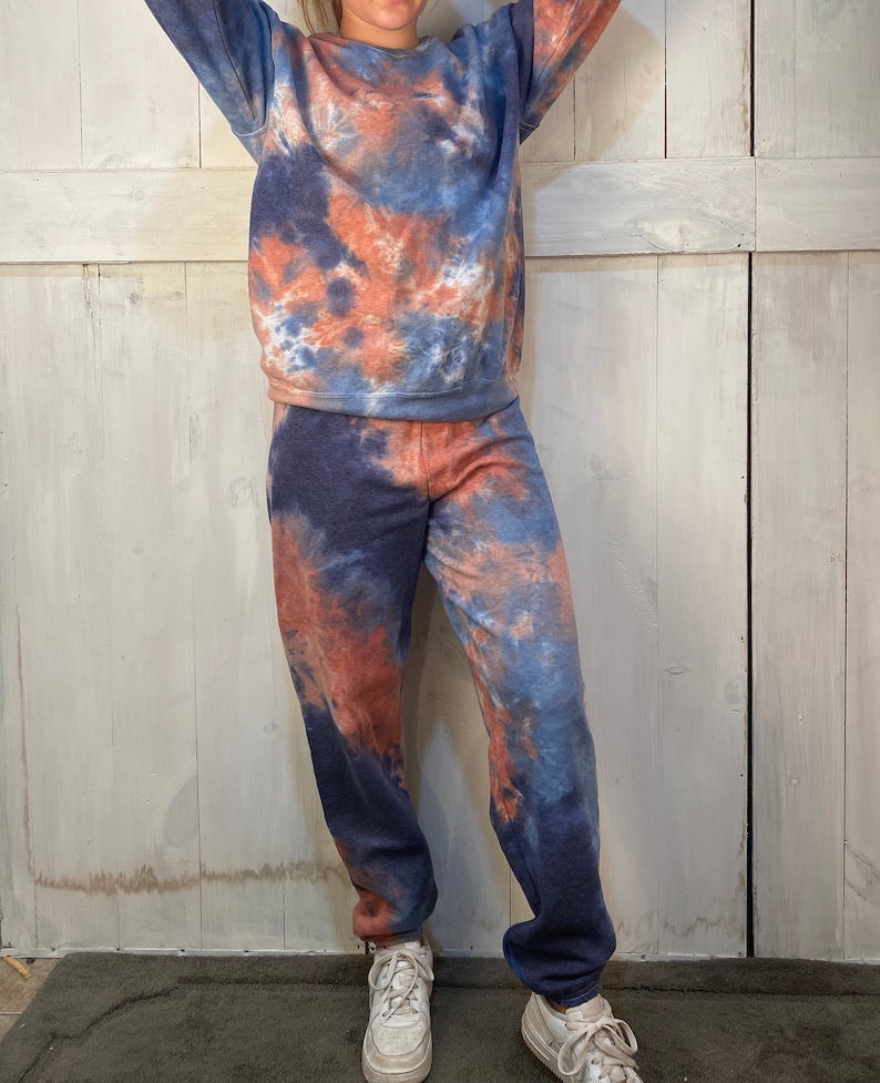 tie and dye sweatsuit