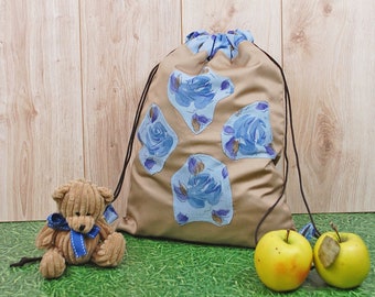 Beige Drawstring Backpack with Roses Applique, Foldable Fabric Bag