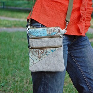Bolso beige con cremallera sobre el hombro para teléfono / dinero con estampado de mapa antiguo, mini bolso bandolera unisex Burlap, bolsa pequeña con correa para el hombro de lino