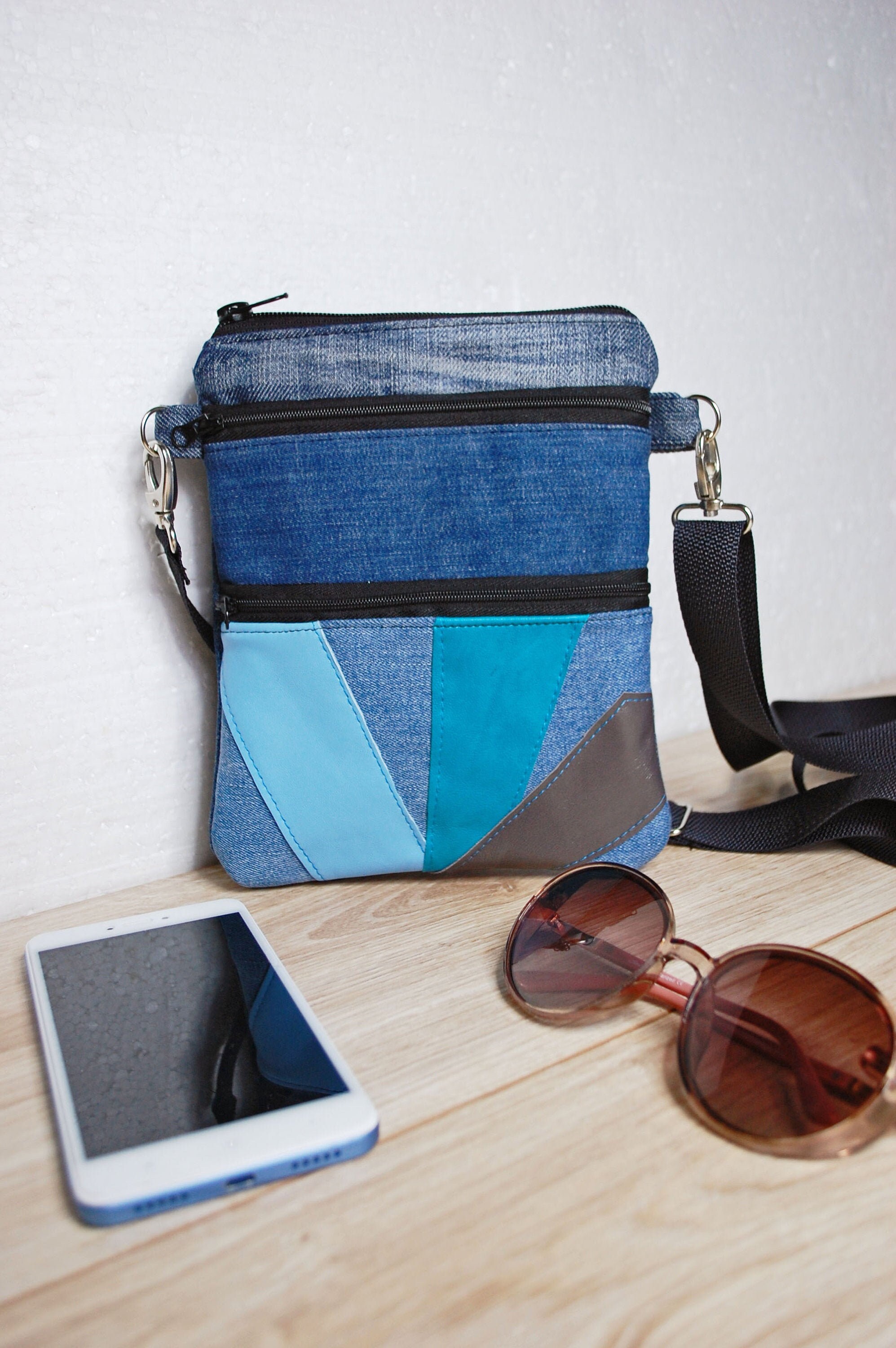 バッグ・カバンその他 Hashtag DDD Blue Crossbody Mini Cell Phone Dog Cloth Bag Blue Crossbody Mini Cell Phone Dog Cloth Bag【s0000006570