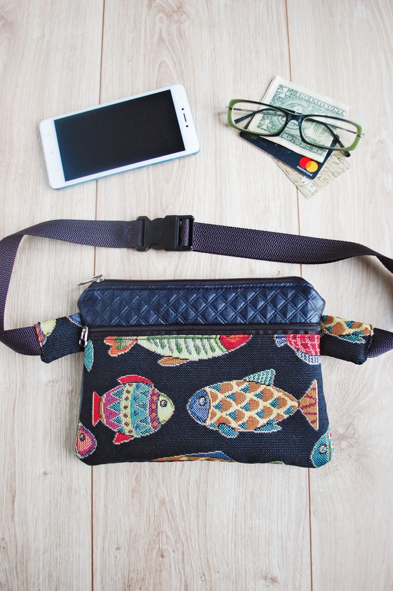 Festival Travel Fanny Pack for Women, Small Faux Leather Zipper Waist Bag  With Colorful Fish for Phone Money 