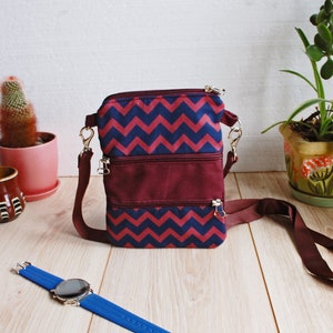 Bolso Bandolera Pequeño Granate con Bolsillos