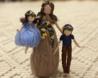 Needle felted customized family scene, Mother's Day Gift, Father's Day Gift, Waldorf inspired shelf decor, personalized mother and children