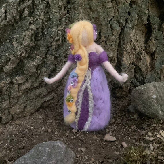 Princesse disney robe violette hotsell