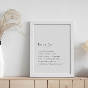 Afdrukbare muurkunst liefde is geduldig 1 Korintiërs 13:4-7 (digitale print)