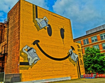 Mural de cara sonriente