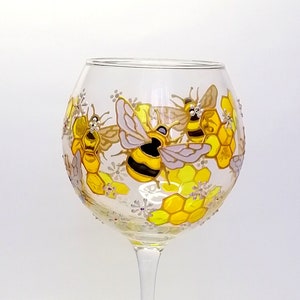 Bee wine glass personalised Hand painted wine glass for mothers day gift Bee and honeycomb gift for wine lover Birthday gift for best friend