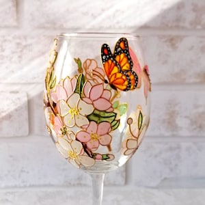 Cherry blossom wine glass Monarch butterfly wine glass personalised Mother&#39;s day gift Custom wedding glasses Spring gift for girlfriend