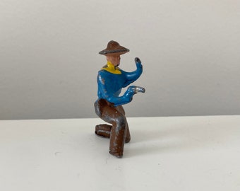 Soldat jouet en plomb agenouillé COWBOY BRITAINS vintage des années 40