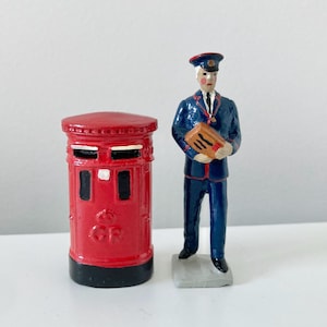 Réplicas de modelos de Patrick Campbell Cartero y buzón de correos Figuras de metal Vintage 1/32