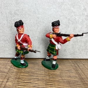 Timpo Waterloo Highlanders Fabrik Bemalte Vintage Plastik Spielzeugsoldaten x2 Selten 1980er Jahre