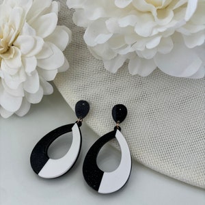 Black and white dangling hoop autumn vintage bakelite style earrings clips 40 s 50 s style earrings , pin up jewellery roockabilly earrings