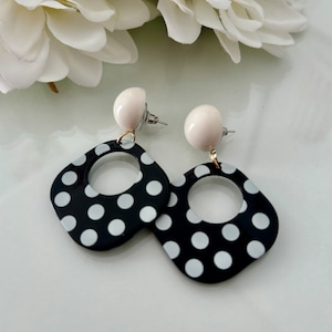 Polka dot  hoop vintage earrings , vintage jewellery , 40 s, 50 s style earrings , pin up jewellery, roockabilly earrings , hoop earrings,