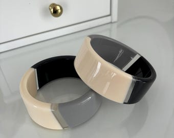 Vintage  bracelet vintage jewellery   40 s, 50 s style bangles-vintage carved ,bakelite inspired reproduction,fakelite bangles