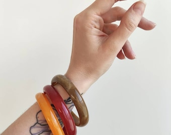 Vintage  bangles vintage jewellery   40 s, 50 s style bangles-vintage carved ,bakelite inspired reproduction,fakelite bracelet