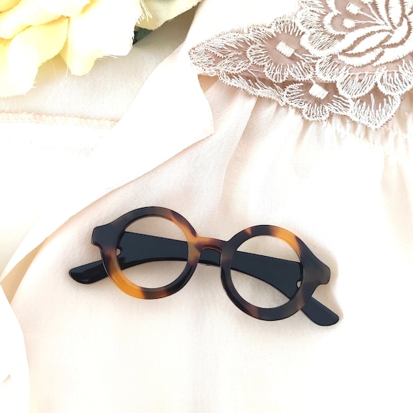Broche de style bakélite avec des lunettes brunes des années 1950, bijoux de broche vintage, broche de reproduction vintage, broche de lunettes