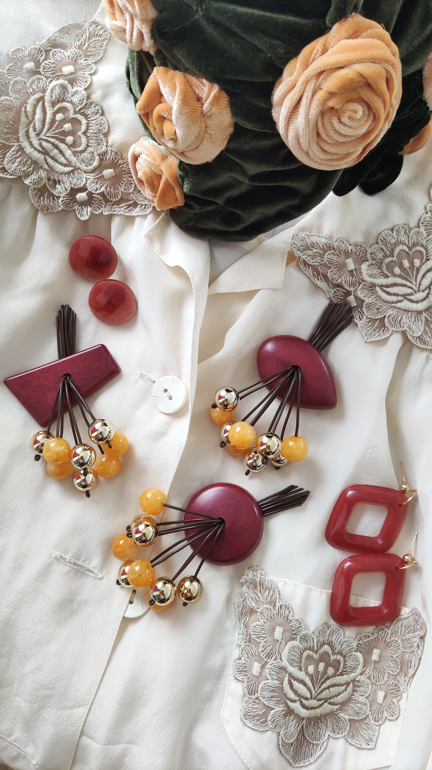 Jolie Broche Vintage Années 40/50 – Métal Doré Et Bakélite Jaune, Super état
