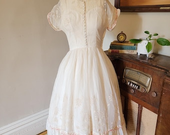 The BETTY DRAPER Vintage Floral Dress Small Euc Rare - Etsy The BETTY DRAPER Vintage Floral Dress Small Euc Rare - Etsy