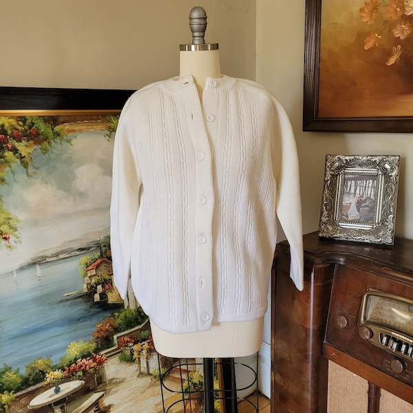 Vintage 1960's off white acrylic knit cardigan sweater Large