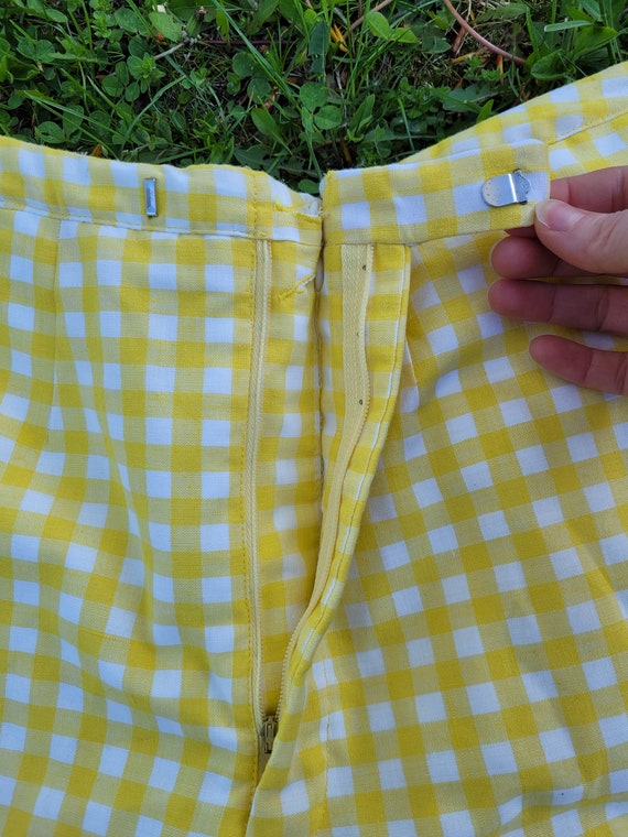 1950's vintage yellow gingham high waist shorts s… - image 4