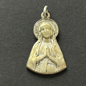 Vintage Notre Dame de Lourdes Figural Religious Medal/Pendant, Apparition of Mary on the Reverse, Vintage Lourdes Pendant