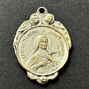 Antique St Therese Latin Religious Medal, Love The Holy Child Jesus, The Little Flower Of Jesus Medal, Antique Catholic Medal