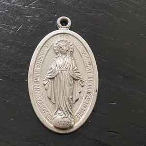 Vintage Miraculous Medal, Vintage Catholic Mary Medal, Vintage Religious Charm, Vintage Miraculous Mary Medal