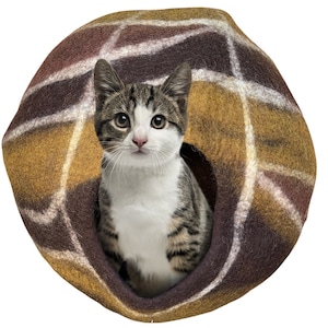 Best Aesthetic Wool Cat Cave House/ Felt Cat Bed Furniture/ Warm Cat Hiding Bed/ Crochet Cat Cocoon Bed/ Cute Handmade Cat House/ Pet House image 1