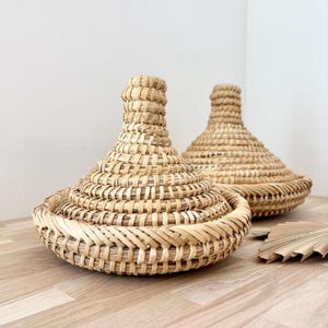 Moroccan Tagine Basket with Lid – Handwoven Palm Fiber Storage – Boho Kitchen Organizer