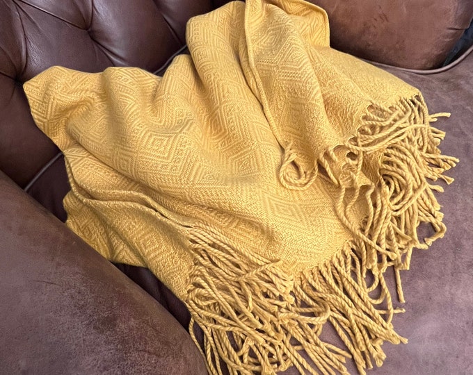 Handloomed Luxury Alpaca Throw Blanket. Hypoallergenic and Regulates