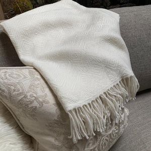 Hand-loomed Baby Alpaca Throw Blanket: Hypoallergenic, Royal Bone (52&quot; x 63&quot;)