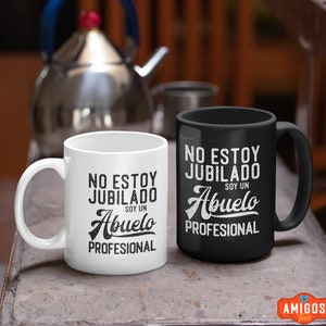 No Estoy Jubilado Soy Un Abuelo Profesional Taza Mug Gift for Abuelito in Spanish Espanol Blanco y Negro