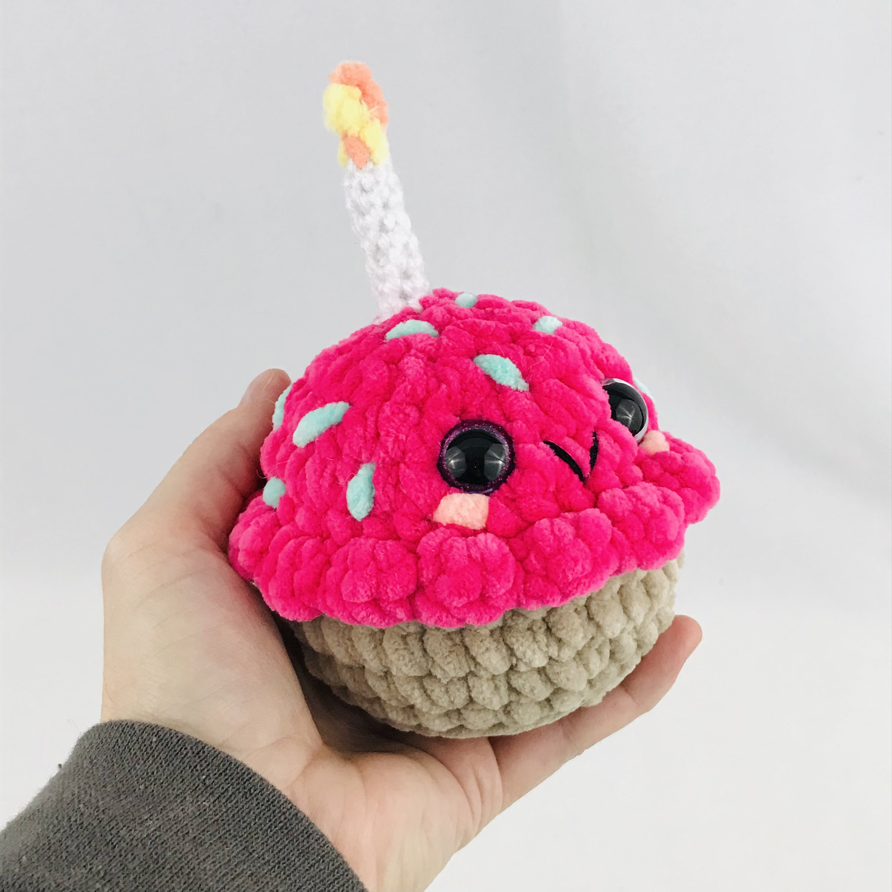36 Cupcake Crochet Patterns for Sweet Amigurumi, Holiday Decor, and Play Food 28 Happy Birthday Cupcake Crochet