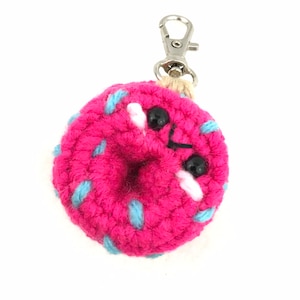 Mini modèle au crochet de porte-clés beignet pour le thé