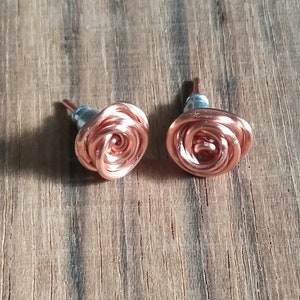 Pendientes de cobre con forma de rosa