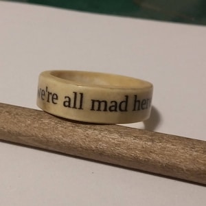 Anello con messaggio di carta personalizzato