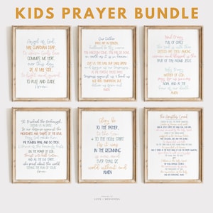 Puede incluir: Un conjunto de 8 oraciones para niños imprimibles en un paquete. Las oraciones están impresas en varios colores sobre un fondo blanco. Las oraciones incluyen: Ángel de Dios, Padre Nuestro, Ave María, Santa María, San Miguel Arcángel, Gloria al Padre, El Credo de los Apóstoles y La Oración del Señor.