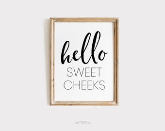 Stampa con citazione "Hello Sweet Cheeks" per il bagno, divertente decorazione per il bagno (stampa digitale)