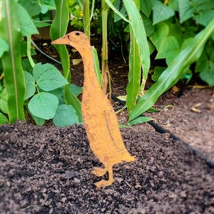 Runner duck metal garden art - garden stakes - Garden Decor- Yard Art- Backyard Decor- Metal Sculpture - garden gifts - rusted garden decor