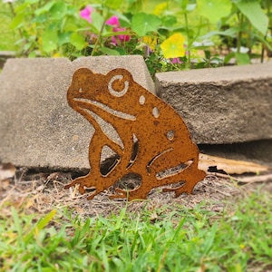 Frog metal garden art - garden stakes - Garden Decor- Yard Art- Backyard Decor- Metal Sculpture - garden gifts - rusted garden decor