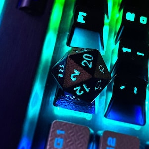 D20 Dice DnD Keycap Backlit Inspired Artisan  - Mechanical Gaming Keyboard - Handmade Resin Casting OEM Keycap R4 - Cherry MX