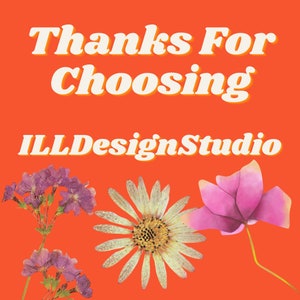 Op de afbeelding: Oranje achtergrond met de tekst "Thanks For Choosing ILLDesignStudio" in een retro lettertype. De afbeelding bevat illustraties van paarse bloemen, een witte madelief en een roze bloem.