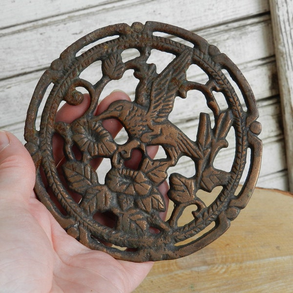 CAST IR0N TRIVET/HUMMiNG BiRD