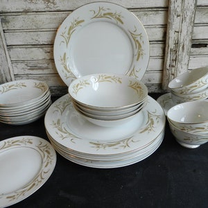 Zur Auswahl stehen G0LDEN WHEAT FINE CHiNA/JAPAN