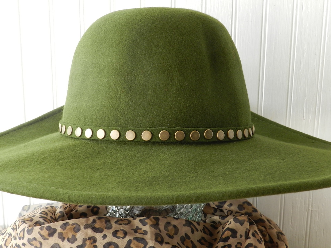 BCBG/MAXAZRIA/ Dusty Olive/ Size OS - Etsy Israel display picture 1