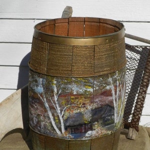 BEAUTiFUL RUSTIC/HANDPAINTED W00D BARREL