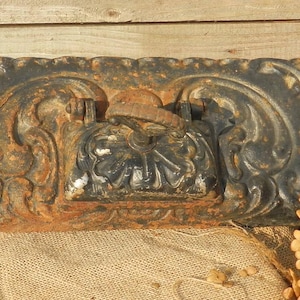 ANTiQUE CAST IR0N ST0VE D00R/PRiMITIVE DEC0R
